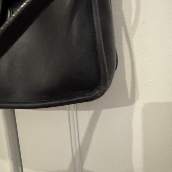 Vintage Coach Willis Bag - Black with Nickel Hardware - Picture 4 of 6